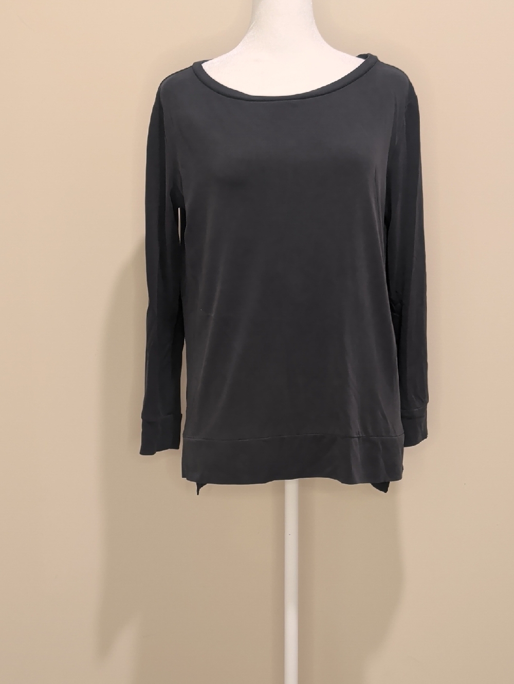 BB Dakota Scoop Neck Long-Sleeve Top in Charcoal Black